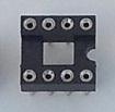 Zorg dat het zwarte streepje op de diode dezelfde kant op wijst als het witte streepje op de print.