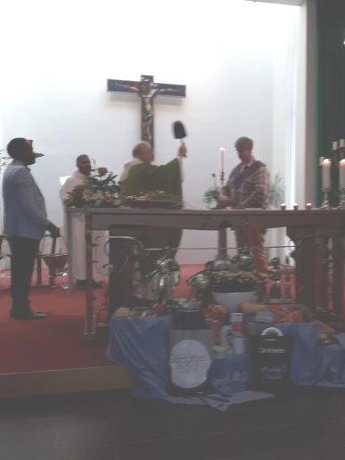 Verjaardag Gerard. Op zondag 8 oktober was er een mooie, inspirerende oogstdankviering in de Petrus Donderskerk met de Surinaamse gemeenschap en Theo ter Wierik als voorganger.