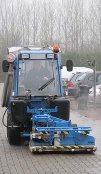 zandgrond gespoten- en in de bodem gewerkt wordt. Normaal zijn daar twee werkgangen voor nodig.