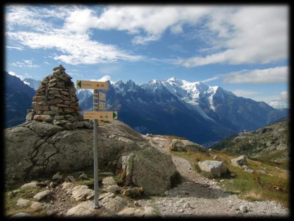 De rifuge Lac Blanc is van ver te zien.