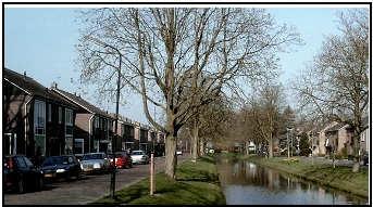 Planbeschrijving Buurten De bestaande buurten vormen informele woongebieden tussen de linten.