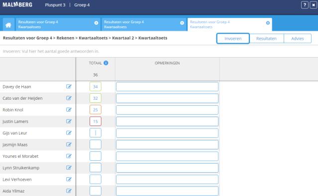 Klik in de kolom Totaal achter de volgende leerling en voer weer het aantal goed gemaakte opdrachten in.