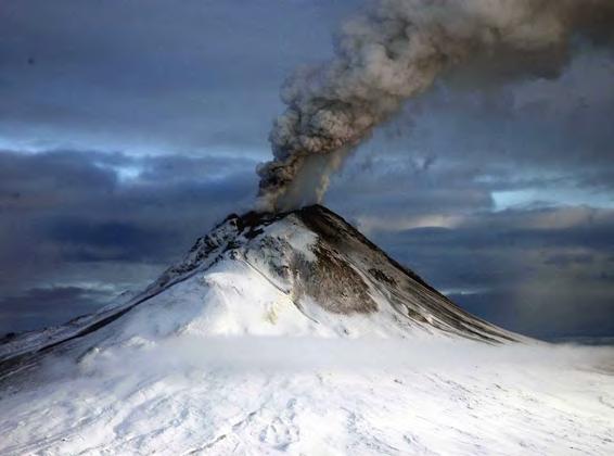 3 Wat doen aardkorsten? Aardkorsten liggen niet stil. Ze bewegen door de warmte van het magma. Dat gaat heel langzaam, ze bewegen zo n 5 cm per jaar.