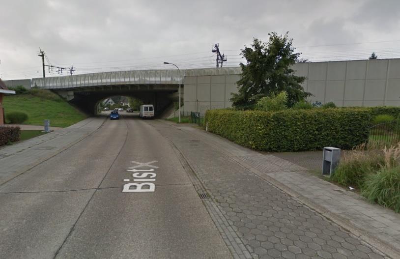 Bist Bist is een 2x1rijweg waarbij de rijrichtingen niet van elkaar gescheiden zijn door markering.