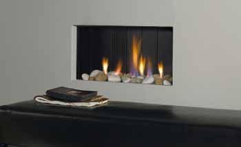 Het vlambeeld is niet van een echt houtvuur te onderscheiden. Bovenop het vuurbed van gloeidelen is een realistische keramische houtset geplaatst.