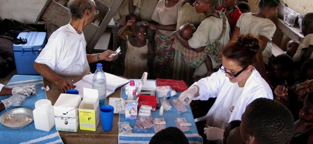 Combinatiebehandelingen tegen malaria op basis van Artemisinine worden al jaren gebruikt door DAM. We zijn dagelijks getuige van het verschil dat deze geneesmiddelen maken vult Samuël aan.