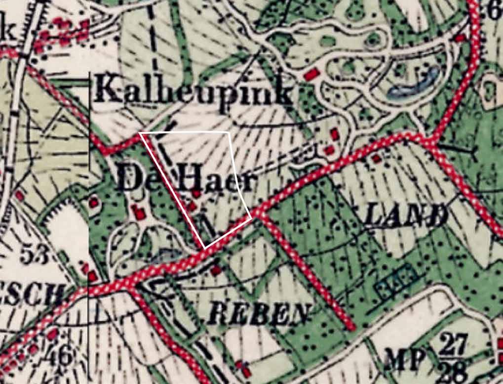 Plangebied op kaart 1922 Op de historische kaart is de ligging nog goed afleesbaar. Het open gebied was veel groter en bestond waarschijnlijk deels uit bouwland en deels uit grasland.