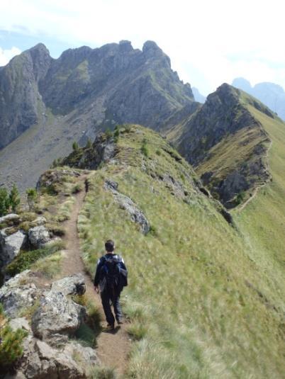 Een hele mooie route over smalle bergkammen en qua afstand voor de eerste dag voldoende.