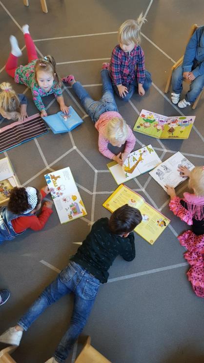 Boekenbal op de peutergroepen; Op vrijdag 13 okt.