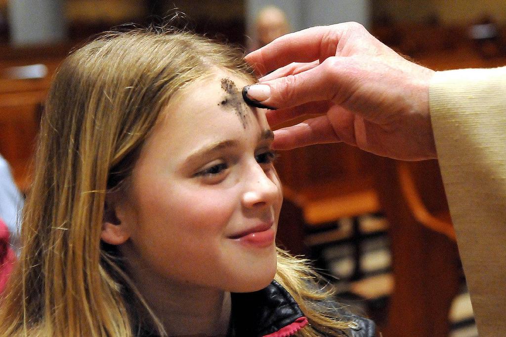 Woensdag 14 februari 9.00 u. kinderviering in de kerk te Staden. Kom jij ook om een Askruisje? Op Aswoensdag start de vasten. Onze school zal zich opnieuw inzetten voor de actie Broederlijk Delen.