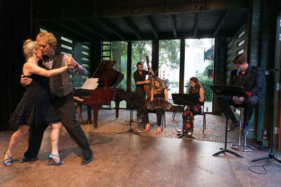 De eerste dag werd afgesloten met de voorstelling El Tango Perdido, gespeeld door het Harlekijn Tango Kwartet: Bandoneon (Simone van der Weerden), klarinet (Marieke