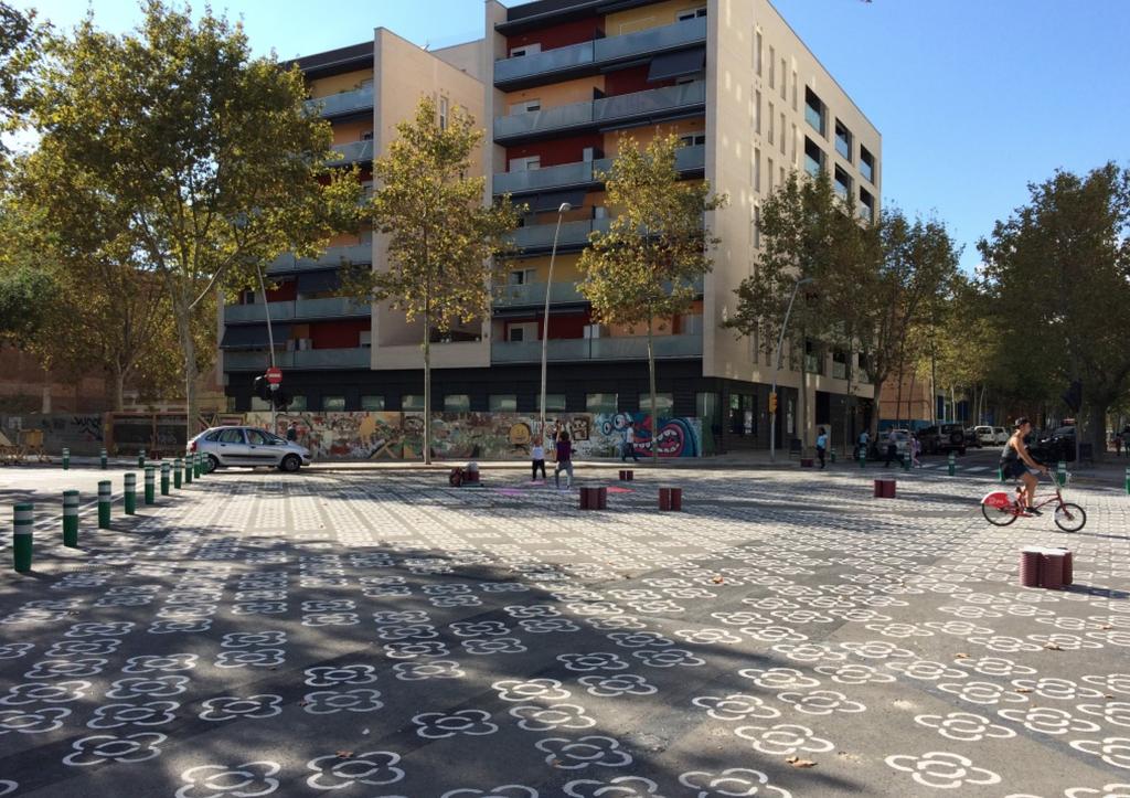 de nieuwe openbare ruimte voorbeeld superilla barcelona (van doorgangsruimte naar