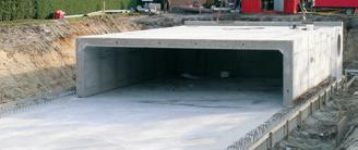 Romein Beton bouwt sinds jaar en dag bergbezinkbassins met gebruik van prefab betonnen elementen en heeft een aantal verschillende prefab betonnen systemen om dergelijke voorzieningen te realiseren.