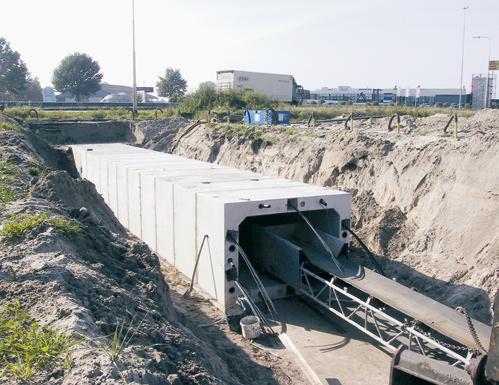 De standaard hellingen zijn 1:1, 2:3 en 1:2. De beëindigingen zijn voorzien van een kopbalk en kunnen worden uitgevoerd met schotbalksponningen.