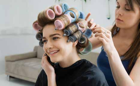 Keuzevak Haarverzorging Bij het keuzevak Haarverzorging leer je haarbehandelingen uit te voeren bij klanten.
