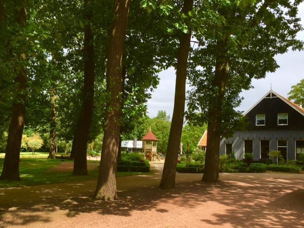 Denekamp: fiets en pluk! 13 km 1 Pluktuin / boomgaard Fox STOER voer! Hier ben je op het terrein van Fox Restaurant & Lodges.