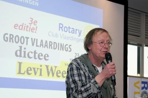Op 23 april hield Rotaryclub Vlaardingen het 3 e Groot Vlaardings Dictee. De 100 deelnemers kregen acht zinnen voorgeschoteld door dichter/schrijver Levi Weemoedt.