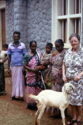 Financiële hulp aan de allerarmsten in Tamil Nadu, een staat in het uiterste Zuiden van India Gevolgd door Donorinfo sinds: 2005 03/311 6729 kottar@