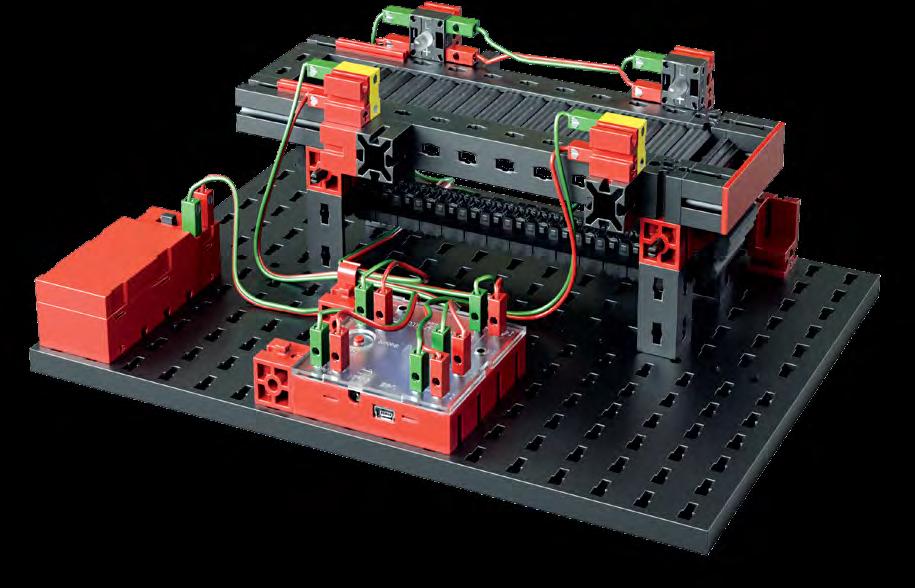 Transportband Je hebt bij de eerste beide taken vast al gezien dat de stansmachine niet exact terugkeert in de eindpositie. Om daarvoor te zorgen, bouw je een tweede fotocel in je model.