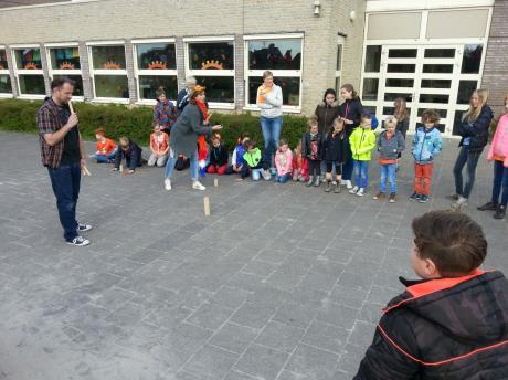 Morgen, 27 april is het Koningsdag en zijn alle leerlingen vrij!!wij wensen iedereen veel plezier! VRIJDAG GEWOON SCHOOL ( Herinnering) Vrijdag 29 april is er gewoon les op school.