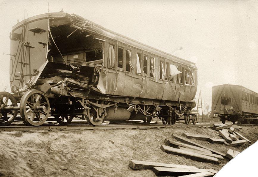 Sinds 1915 wettelijke basis voor onafhankelijk onderzoek Zoals hiervoor is aangegeven, werden treinongevallen oorspronkelijk alleen onderzocht door de betrokken spoorbedrijven zelf en door de