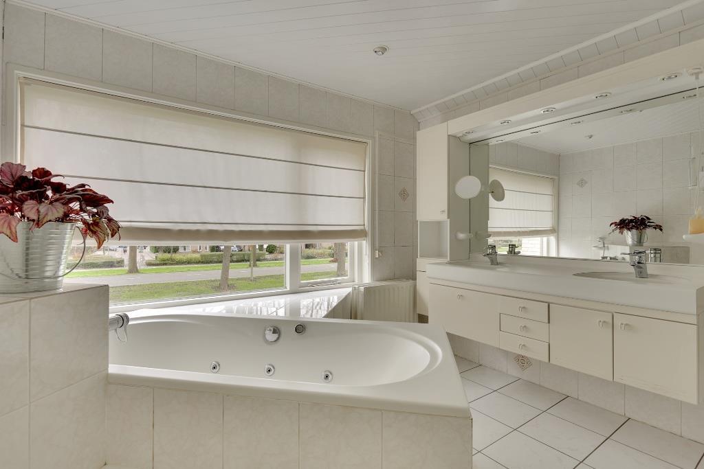 10/24 Wasruimte: deze praktische ruimte is voorzien van aansluitpunten voor wasmachine- en wasdroger.