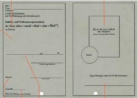 II. DUITSLAND D1 1. MODEL RECTO VERSO Uitgegeven in Duitsland tot 1 april 1986 (in bijzondere gevallen kan de datum van afgifte na 1 april 1986 liggen) 2.