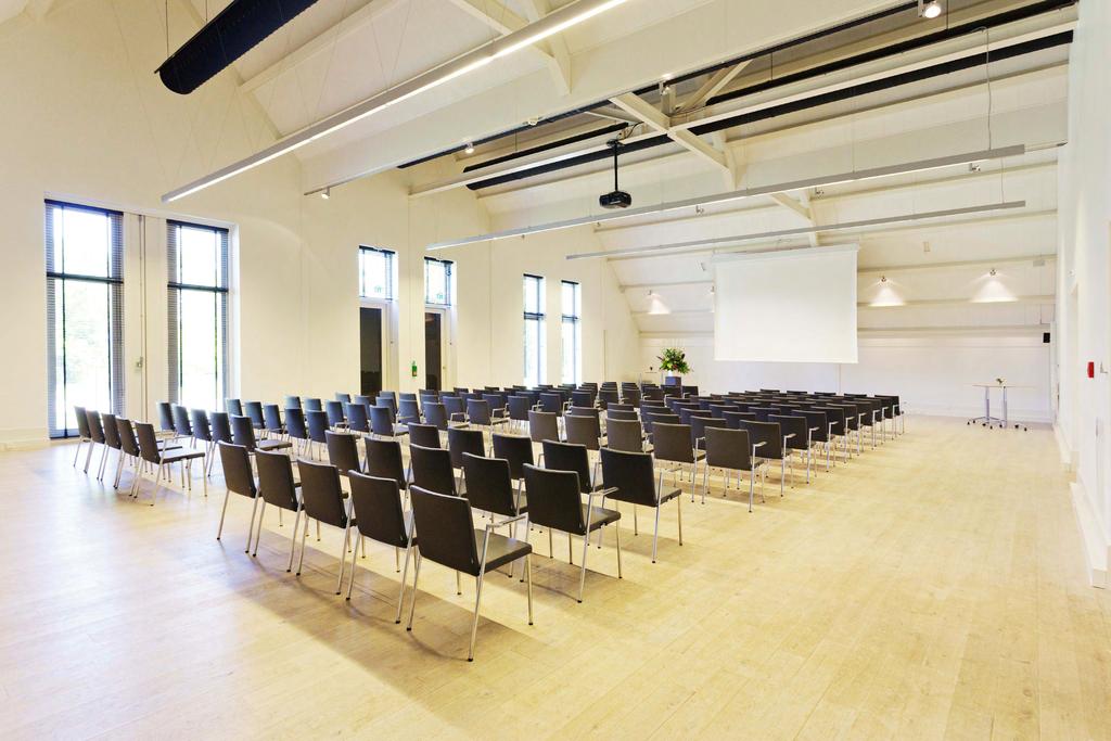 Vergaderen Op Hof van Saksen zijn uitgebreide vergadermogelijkheden in het Business Centre en in de Vergader-, Culinaire en Executive boerderijen.