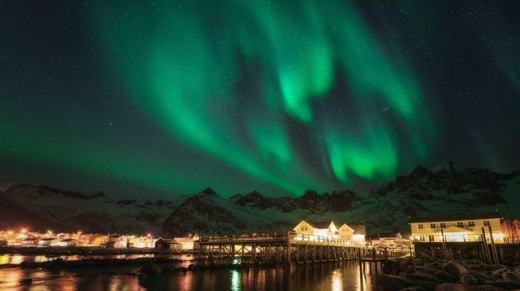 We verblijven in de moderne appartementen die allen direct aan het fjord liggen.