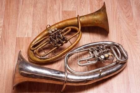 De koperblazers zijn de trompet, cornet, tuba, trombone, hoorn en
