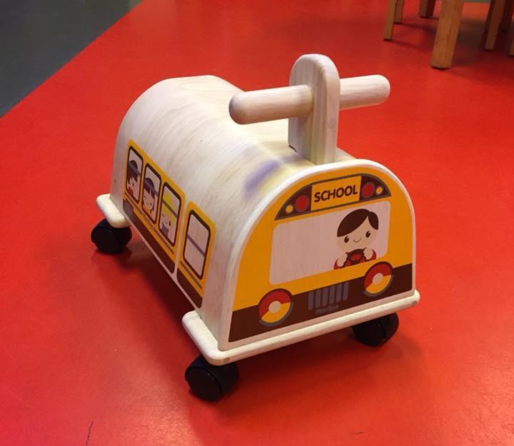 Schoolbus Om altijd op de hoogte te zijn van ons nieuwste speelgoed kunt u kijken op facebook, in de