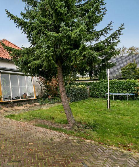 Huidige eigenaar heeft het object in het verleden gebruikt als woning en voor zijn taxibedrijf. Bestemmingplan: Op verzoek kunnen wij u het bestemmingsplan toesturen.