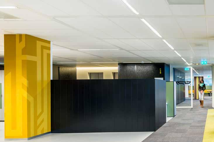 Ecophon Bandraster panelen flexibele functionaliteit Open kantoorvloeren zijn een ware uitdaging als het gaat om het creëren van optimaal akoestisch comfort met behoefte aan geluidsreductie,