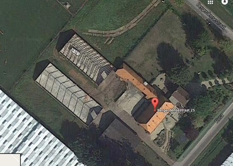 Nader onderzoek asbest Bergerdensestraat 25 in Bemmel Figuur 1: Situatie varkensstallen (licht gekleurde gebouwen links van het midden) Bij een in 215 uitgevoerd nader bodemonderzoek asbest (bron 6)