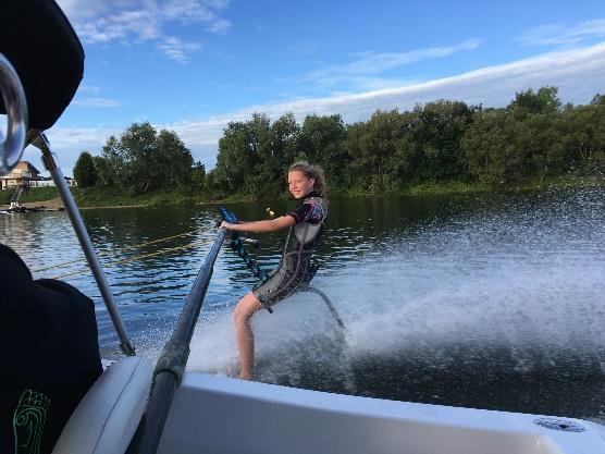 Skibeurten Het minimaal aantal skibeurten op zaterdag en op zondag is 3. Wanneer er ruimte voor een 4 e skibeurt is, dan kun je daarvoor kiezen.