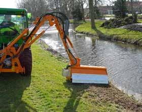 080 Extra Opties Verhoog uw rendement Votex levert een drietal opties waarmee twee bewerkingen uitgevoerd kunnen worden in één werkgang: De blazer reinigt het wegdek tijdens het maaien van de berm;