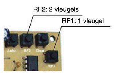 AFSTANDSBEDIENING Kies de eerste knop voor de programmering. De andere knop kan gebruikt worden voor andere doeleinden b.v. de voetgangersfunctie of b.v. een garagedeuropener.