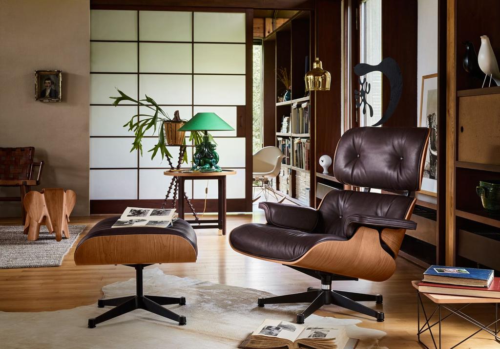 Uw gratis geschenk: bij aankoop van een Eames Lounge Chair () tussen november 07 en januari 08 krijgt u ook een Occasional Table LTR (), de Eames House Bird () in zwart en wit of een Ceramic Clock ().