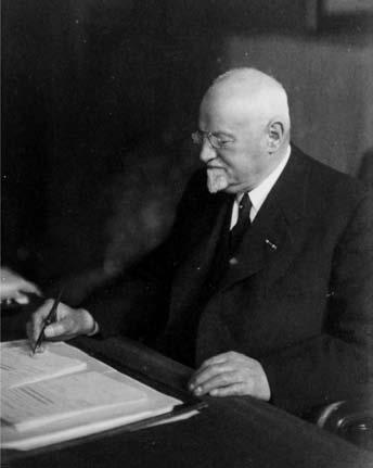 Martinus Pieter van Wettum (1867-1936), burgemeester van Naarden van 1922 tot 1934 Henk Schaftenaar In 1915 werd tegen de wens van de gemeenteraad in Pieter Hoytema van Konijnenburg (1) tot