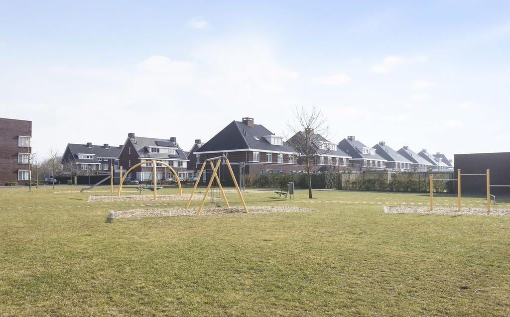 Omgeving Deze energiezuinige woning is gesitueerd in de kindvriendelijke woonbuurt de Hoven in de Groote Wielen.