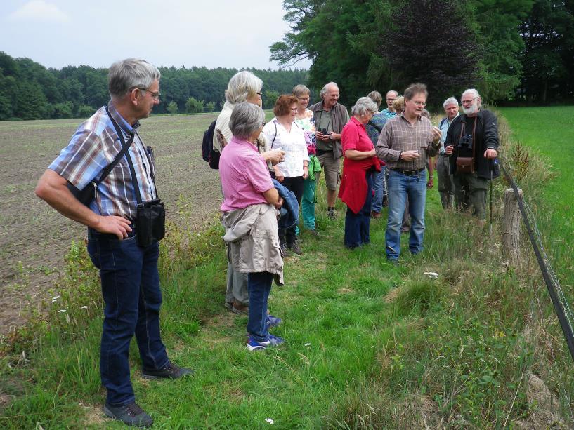 Wandeling oude en nieuwe landgoederen op 16 juli Vandaag waren er 32 belangstellenden op deze excursie over landgoederen af gekomen. Rond Winterswijk liggen veel landgoederen.
