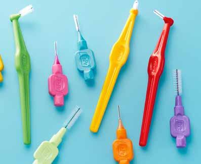Tips voor efficiënt reinigen tussen de tanden Gebruik een rechte rager tussen uw voortanden.