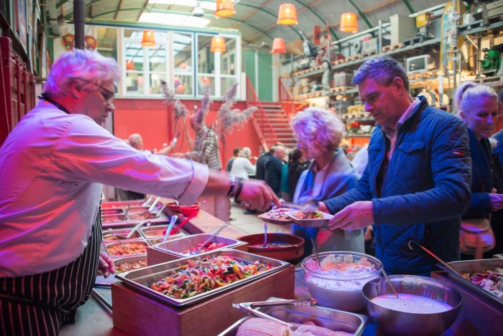 De ruimte is gemakkelijk om te toveren tot vergaderruimte, maar minstens zo geschikt voor een diner of lopend buffet tot 80 personen.