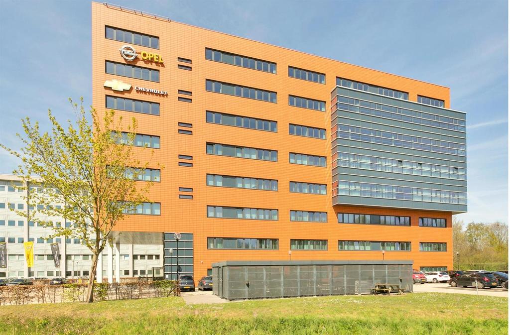 Op een uitstekende zichtlocatie aan de A16 (Antwerpen-Breda-Rotterdam) bevindt zich het kantoorgebouw 'Paris'.
