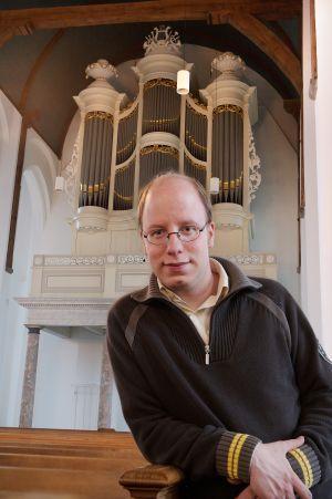 Gerben Mourik (1981) behaalde het diploma Uitvoerend Musicus (1e fase) en de aantekening orgelimprovisatie in 2004.