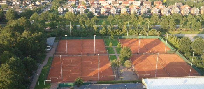 De club T.C. Nienoord T.C. Nienoord is opgericht in 1931 en viert in 2016 haar 85-jarig bestaan.