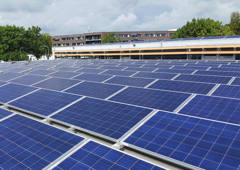 DEZELFDE KWALITEIT, EFFECTIVITEIT EN SNELHEID OP PLATTE DAKEN En wat als u nu op een plat dak een PV-installatie wilt neerleggen? Ook dan heeft Solar Construct Nederland de oplossing.