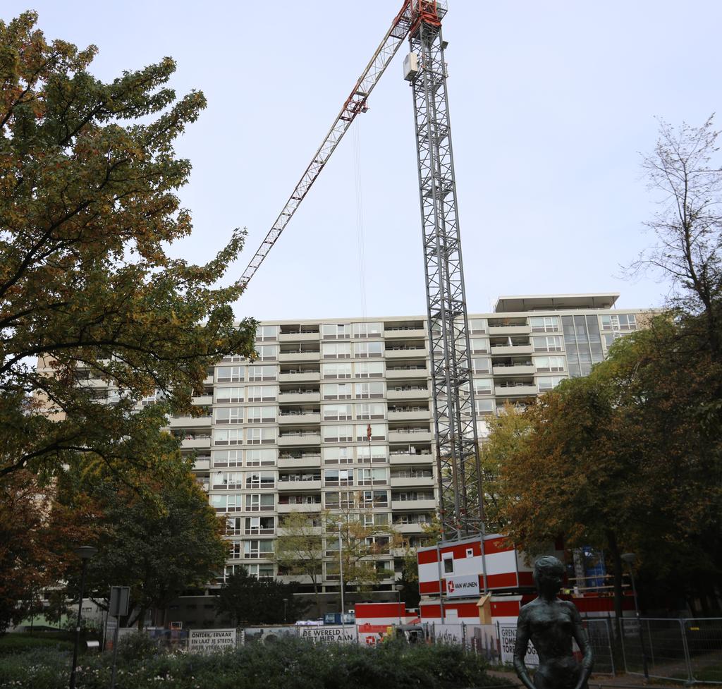 CULTUURHISTORISCH ONDERZOEK De gebouwblokken aan de Jan Evertsenplaats in Rotterdam zijn in 1958 gebouwd en bestaan uit 208 woningen.