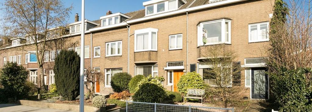 Omschrijving Uitstekend gelegen herenhuis met royale achtertuin en verrassend veel ruimte. In de afgelopen periode is de woning grondig gerenoveerd. De laatste afwerking dient nog te gebeuren.