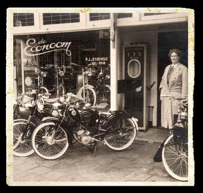 Toen Jan van Esseveld, na zijn dienstplicht, in 1952 wél het fietsenmakersdiploma haalde en in de zaak kwam, verdween het rijwielstalling van de etalageruit. Lang heeft hij het er niet uitgehouden.